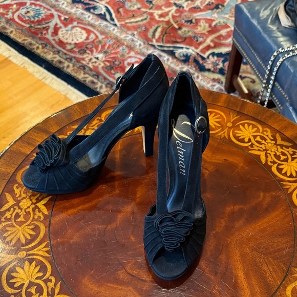 NWOT Delman Black Suede Leather Slingback 4.5”Heels w/Ruffle Size 7.5 MSRP $345 - Picture 4 of 15